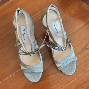 Nina New York Silver Glitter 4” Open Toe Sandal/Heel